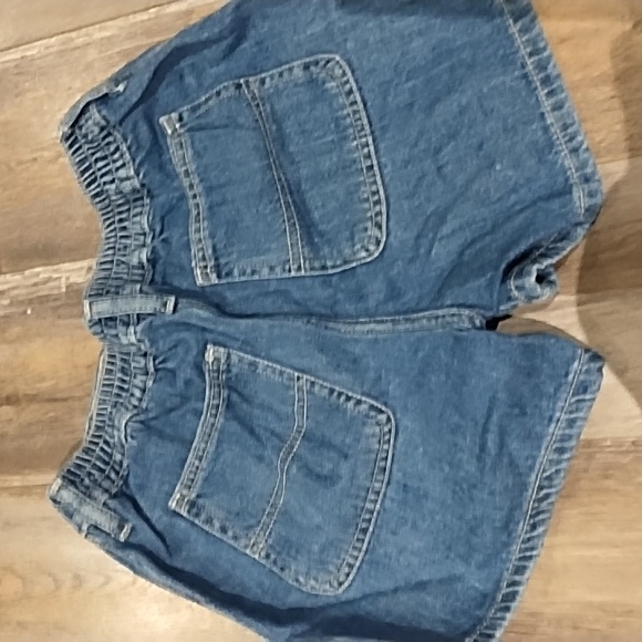 Girls old navy size 12 jean shorts - Picture 2 of 3